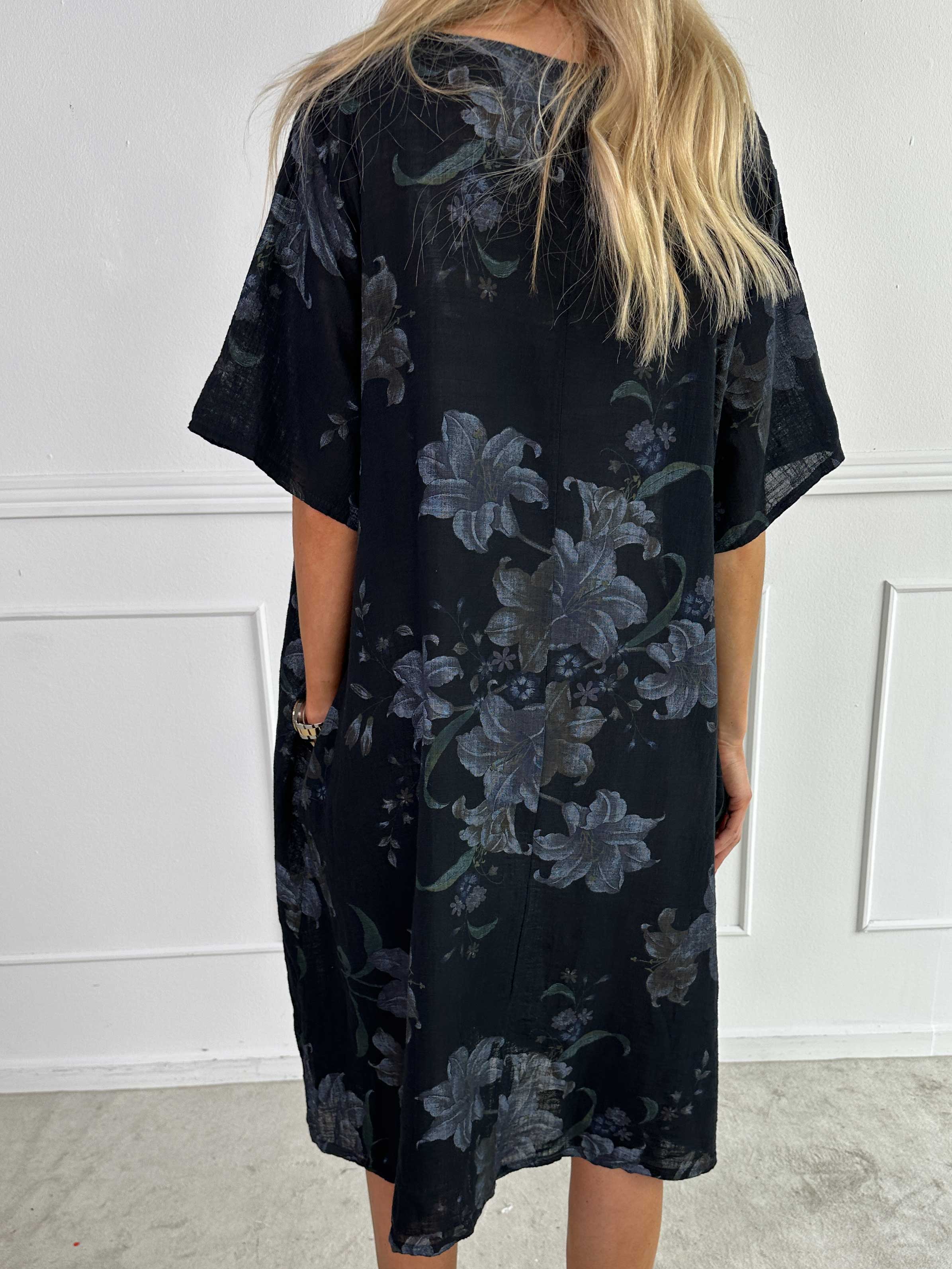 Gry - Bomuldskjole i hørlignende stof med blomsterprint